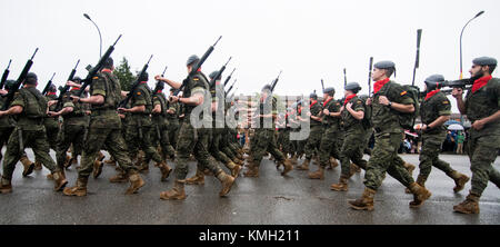 Noreña, Spanien. 9. Dezember, 2017. Militärparade auf das Fest des Schutzheiligen der Infanterie im Cabo Noval Kasernen auf Decemberber 9, in Noreña, Spanien 2017. © David Gato/Alamy leben Nachrichten Stockfoto