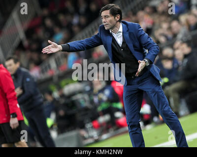 Valencia, Spanien. 09 Dez, 2017. Head Coach von Valencia CF Marcelino Garcia Toral Gesten während der spanischen La Liga Match zwischen Valencia CF vs Celta de Vigo an Stadium Mestalla am 09. Dezember 2017. Credit: Gtres Información más Comuniación auf Linie, S.L./Alamy leben Nachrichten Stockfoto