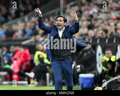 Valencia, Spanien. 09 Dez, 2017. Head Coach von Valencia CF Marcelino Garcia Toral Gesten während der spanischen La Liga Match zwischen Valencia CF vs Celta de Vigo an Stadium Mestalla am 09. Dezember 2017. Credit: Gtres Información más Comuniación auf Linie, S.L./Alamy leben Nachrichten Stockfoto