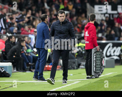 Valencia, Spanien. 09 Dez, 2017. Cheftrainer der RC Celta de Vigo Juan Carlos Unzue während der spanischen La Liga Match zwischen Valencia CF vs Celta de Vigo an Stadium Mestalla am 09. Dezember 2017. Credit: Gtres Información más Comuniación auf Linie, S.L./Alamy leben Nachrichten Stockfoto