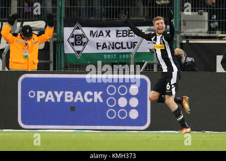 Mönchengladbach, Deutschland. 9 Dez, 2017. Christoph Kramer von Mönchengladbach feiert nach zählen während dem Bundesligaspiel zwischen Borussia Mönchengladbach und dem FC Schalke 04 im Borussia-Park in Mönchengladbach, Deutschland, 9. Dezember 2017. Credit: Ulrich Hufnagel/Xinhua/Alamy leben Nachrichten Stockfoto