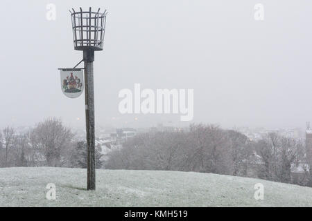 Gravesend, Vereinigtes Königreich. 10. Dezember, 2017. Szenen von Gravesend in Kent, wo der Schnee heute Morgen gefallen ist. Mehr Schnee ist für später heute prognostiziert. Rob Powell/Alamy leben Nachrichten Stockfoto