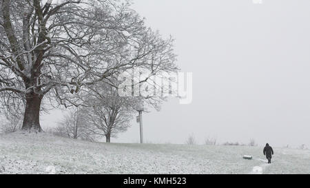 Gravesend, Vereinigtes Königreich. 10. Dezember, 2017. Szenen von Gravesend in Kent, wo der Schnee heute Morgen gefallen ist. Mehr Schnee ist für später heute prognostiziert. Rob Powell/Alamy leben Nachrichten Stockfoto