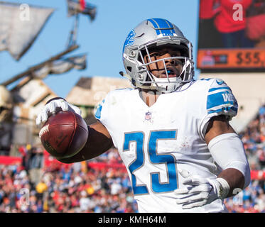 Dezember 10, 2017 - Detroit Lions zurück läuft, Theo Riddick (25) feiert nach 18 Yards und einen Touchdown im 3. Quartal im Spiel zwischen den Detroit Lions und die Tampa Bay Buccaneers bei Raymond James Stadium in Tampa, Florida. Del Mecum/CSM Stockfoto