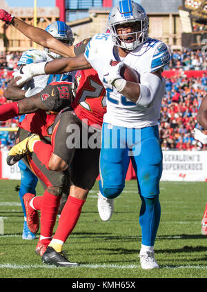 Dezember 10, 2017 - Detroit Lions zurück läuft, Theo Riddick (25) Läuft 18 Yards und einen Touchdown im 3. Quartal im Spiel zwischen den Detroit Lions und die Tampa Bay Buccaneers bei Raymond James Stadium in Tampa, Florida. Del Mecum/CSM Stockfoto