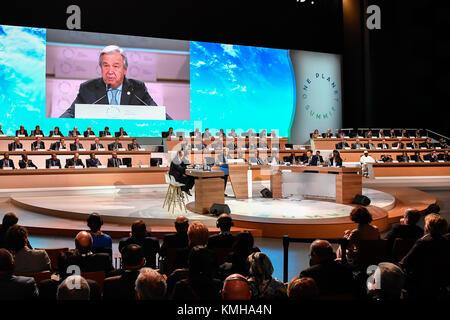 Paris, Frankreich. 12 Dez, 2017. Generalsekretär der Vereinten Nationen, Antonio Guterres Adressen der Vollversammlung der "One Planet Gipfel in Paris, Frankreich, am Dez. 12, 2017. Politiker und Vertreter der wichtigsten internationalen Organisationen, die auf die 'One Planet Gipfel versammelt in Paris Dienstag des Planeten "ökologischen Sofortmaßnahmen zur Adresse' und internationale Klima Aktionen beschleunigen. Credit: Chen Yichen/Xinhua/Alamy leben Nachrichten Stockfoto