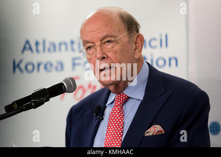 Washington, USA. 12 Dez, 2017. Us-Handelsminister, Wilbur Ross spricht während der Atlantischen Council-Korea Stiftung Forum an der Atlantischen Rat Sitz in Washington, DC, USA, am Dez. 12, 2017. Credit: Ting Shen/Xinhua/Alamy leben Nachrichten Stockfoto