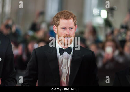 London, Großbritannien. 12 Dez, 2017. Prinz Harry kommt für den europäischen Film Premiere von "Star Wars: Der letzte Jedi" in der Royal Albert Hall in London. Credit: Wiktor Szymanowicz/Alamy leben Nachrichten Stockfoto