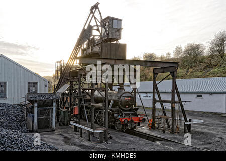 Erhaltene Stanier Black Five Dampflok unter dem coaling Bühne am Werke Depot in Grosmont Stockfoto