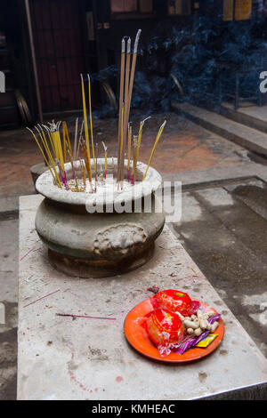 Die Angebote in der Tin Hau Tempel in Hong Kong Stockfoto