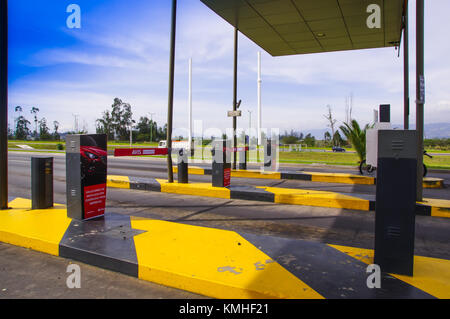 Quito, Ecuador - 23. November 2017: Abgabe bei der Eingabe der internationalen Flughafen Mariscal Sucre in Quito Stockfoto