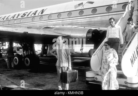 Axel Oldne, Manager von Thai Airways, wird am Flughafen Prnangs in Malaysia gesehen. Das Bild zeigt einen bedeutenden Moment in der Luftfahrtindustrie in Malaysia während dieser Zeit. Stockfoto