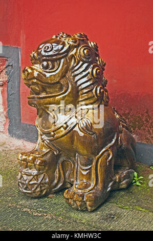 Geisterstadt Fengdu, Chongqing, China, Asien, Tempel lion Statue, Stockfoto