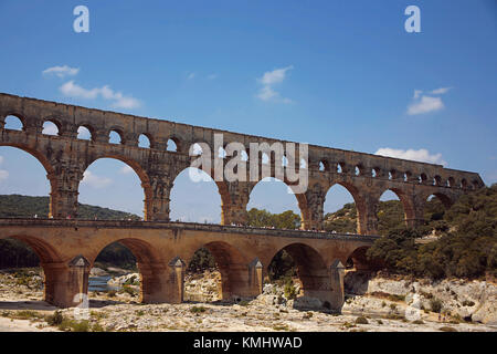 Pont du Gard, Gard, Languedoc-Roussillon, Frankreich: römische Aquädukt über den Fluss Gardon: allgemeine Ansicht von nachgelagerten Stockfoto