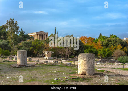 Der Tempel des Hephaistos im Alten Markt (Agora) unter dem Felsen der Akropolis, Athen, Griechenland. Stockfoto