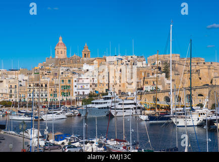 Malta, 6. Dezember 2017. Grand Harbour Marina und der birgu Bezirk von Valletta, die Hauptstadt von Malta. Michael tubi/alamy Leben Nachrichten. Stockfoto