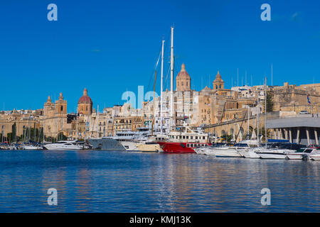 Malta, 6. Dezember 2017. Grand Harbour Marina und der birgu Bezirk von Valletta, die Hauptstadt von Malta. Michael tubi/alamy Leben Nachrichten. Stockfoto