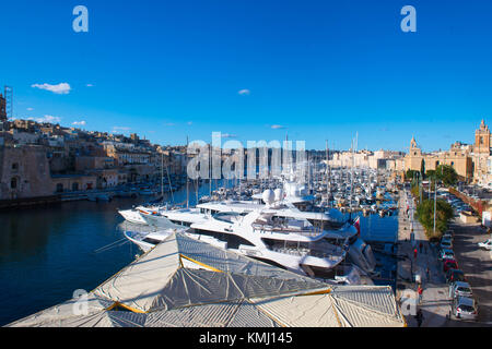 Malta, 6. Dezember 2017. Grand Harbour Marina und der birgu Bezirk von Valletta, die Hauptstadt von Malta. Michael tubi/alamy Leben Nachrichten. Stockfoto