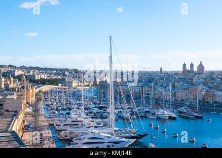 Malta, 6. Dezember 2017. Grand Harbour Marina und der birgu Bezirk von Valletta, die Hauptstadt von Malta. Michael tubi/alamy Leben Nachrichten. Stockfoto