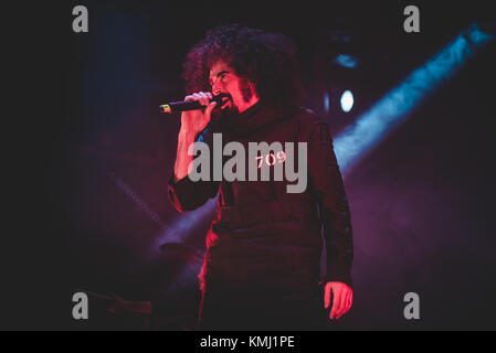 Turin, Italien. Dezember 2017. Caparezza, im Dialekt von Molfetta "Curly Head", ist das Pseudonym von Michele Salvemini, einem italienischen Rapper. Geboren in der südlichen Region Apulien, feierte Caparezza 1997 beim Sanremo Festival unter dem Namen MikiMix sein Debüt. Quelle: Alessandro Bosio/Pacific Press/Alamy Live News Stockfoto