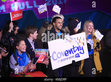 Menschen in Hull feiern Coventry immer den nächsten britischen Stadt der Kultur im Jahr 2021. Stockfoto