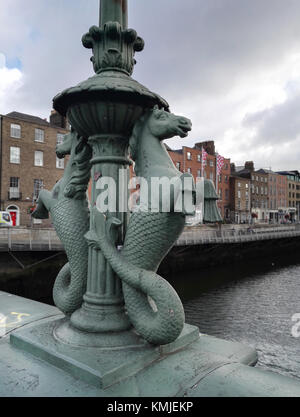 DUBLIN, Irland - 08 September 2017: verzierten gusseisernen Lampe des Hippocampus auf Capel Street Bridge (Grattan Brücke) Stockfoto