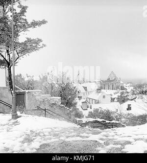 Visby Ringmauer (Visby ringmur) ist eine historische Festung in Gotland, Schweden, die für ihre mittelalterliche Architektur bekannt ist. Sie wurde im 13. Jahrhundert erbaut und gehört zum UNESCO-Weltkulturerbe. Stockfoto
