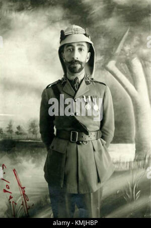König Faisal I. von Syrien war eine prominente Persönlichkeit in der Geschichte des Nahen Ostens, nachdem er kurz nach dem Ersten Weltkrieg in Syrien regiert hatte. Dieses Bild vom Juli 1920 fängt einen bedeutenden Moment in seiner Herrschaft während einer Zeit des politischen Wandels und der regionalen Konflikte im Nahen Osten ein. Stockfoto