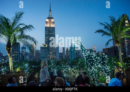 Empire State Building, Bar auf der Dachterrasse 230 Fith Avenue, Manhattan, New York, USA, Stockfoto