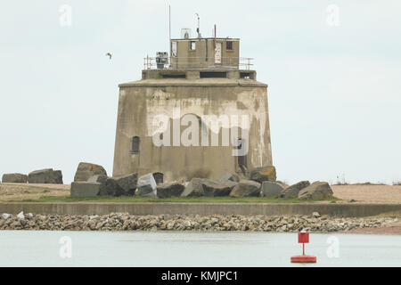 Einen malerischen Blick auf Martello Tower Nr. 66, nordöstlich von langney Punkt, Eastbourne, Großbritannien. Stockfoto