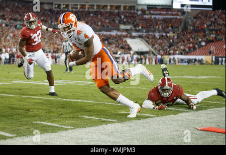 Januar 9, 2017: Clemson Tiger Quarterback Deshaun Watson scampers hinunter den Nebenerwerb für eine erste während der 2017 College Football Endspiel Nation Stockfoto