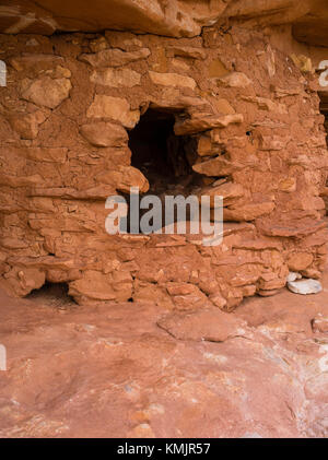 Bild des Hotel rock Ruinen, ein anasazi Aufstellungsort auf Texas flach, westlich der Comb Ridge und nördlich des North Fork von Mule Canyon, San Juan County, in der Nähe von Stockfoto