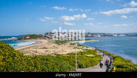 Australien, New South Wales, Newcastle, Nobbys Head, Blick auf den Hafen von Newcastle aus nobbys Leuchtturm Stockfoto