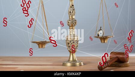 Digital composite des Gerichtshofs Hammer und Balance Waagen und Abschnitt Symbol Symbole Stockfoto