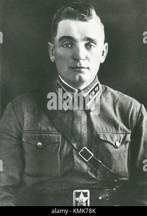 Dieses Foto zeigt W. Pilinski, einen Leutnant der Roten Armee, das 1936 aufgenommen wurde. Das Bild fängt das Uniform- und militärische Erscheinungsbild des Offiziers in der Zwischenkriegszeit in der Sowjetunion ein. Stockfoto