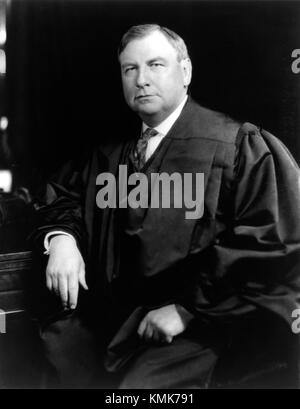 Harlan F. Stone war ein US-amerikanischer Jurist, der als Chief Justice der Vereinigten Staaten fungierte. Stone war für seine Amtszeit am Obersten Gerichtshof bekannt und prägte die amerikanische Rechtsgeschichte, insbesondere in der Mitte des 20. Jahrhunderts. Stockfoto