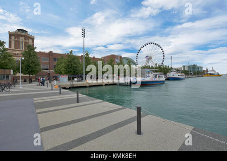 Skyline von Chicago, Illinois von der Naval Pier am Lake Michigan Stockfoto