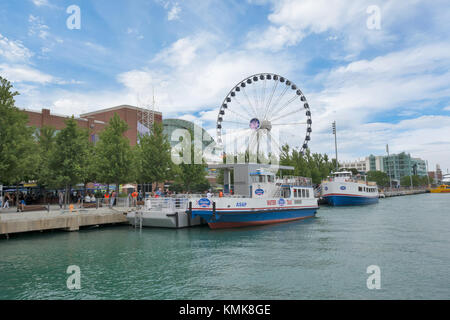 Skyline von Chicago, Illinois von der Naval Pier am Lake Michigan Stockfoto