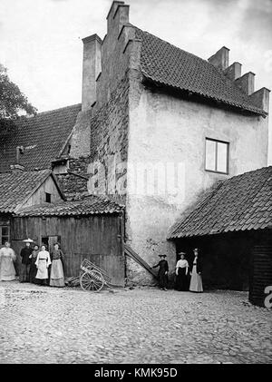 Visby, eine mittelalterliche Stadt auf der schwedischen Insel Gotland, ist berühmt für ihre gut erhaltene mittelalterliche Architektur, einschließlich Stadtmauern und Kopfsteinpflasterstraßen, die Schwedens historische Vergangenheit widerspiegeln. Stockfoto