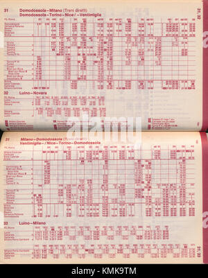 Diese Eisenbahnstrecke verbindet mehrere Städte in ganz Europa, darunter Domodossola, Mailand, Turin, Nizza, und Ventimiglia. Sie hebt die europäische Eisenbahnverbindung und die Bedeutung des Zugverkehrs in der Region hervor. Stockfoto
