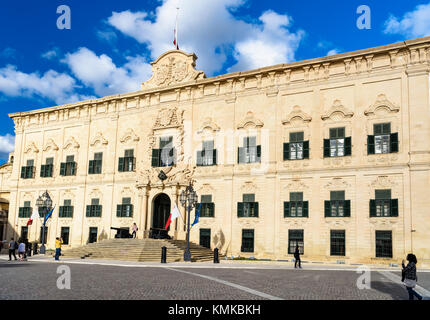 Augberge de Castille, Valletta, Malta. In den 1740er Jahren erbaut, beherbergt derzeit das Amt des Ministerpräsidenten von Malta Stockfoto