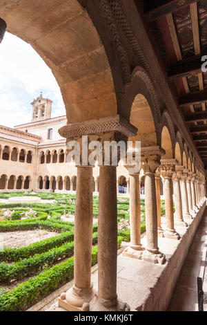 Kreuzgang der Abtei Santo Domingo de Silos, Benediktinerkloster Meisterwerk der romanischen Kunst, Provinz Burgos, Spanien Stockfoto