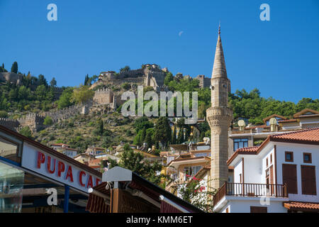 Blick vom Hafen bis zu den Fortress von Alanya, Türkische Riviera, Türkei Stockfoto