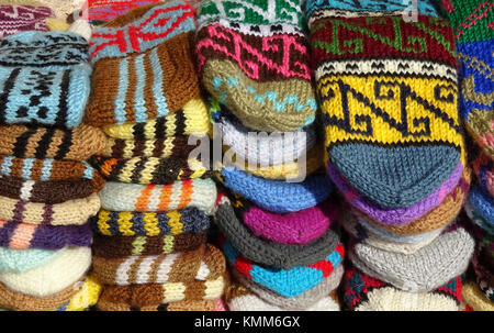 Detail shot, bunte Wollsocken auf einem Basar, an einem Souvenir Shop in der Altstadt von Antalya, Türkische Riviera, Türkei Stockfoto