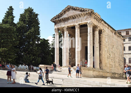 Pula, Kroatien - September 1, 2017: Der Tempel des Augustus; der Tempel des Augustus ist ein gut erhaltener römischer Tempel in Pula, die größte Stadt in Istrien Stockfoto