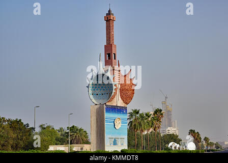 Seashell Gestaltungsarbeit auf der Corniche Road, Jeddah, Saudi Arabien. Eine von vielen Straße/Kreisverkehr Skulpturen in Jeddah, Stockfoto