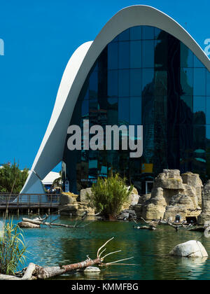 Einzigartige Form des Eingangsgebäudes zu L'Oceanografic, Stadt der Künste und Wissenschaften, Valencia, Spanien. L'Oceanografic ist ein großes Aquarium mit Tier en Stockfoto