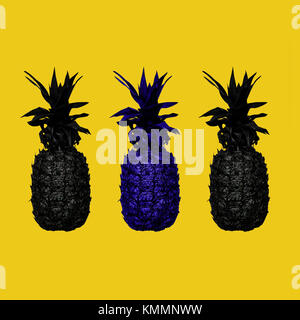 Ananas in Flach Baum ganze dunkle Ananas liegen auf einem gelben Hintergrund Close-up Obst Foto im Pop Art Stil Moderne minimalistische Foto Stockfoto