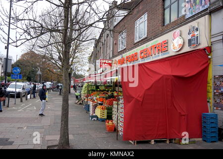 Kingsbury High Street, London, Vereinigtes Königreich Stockfoto