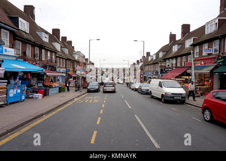 Street Scene auf Watling Avenue im Burnt Oak, Edgeware Road, London, Vereinigtes Königreich Stockfoto